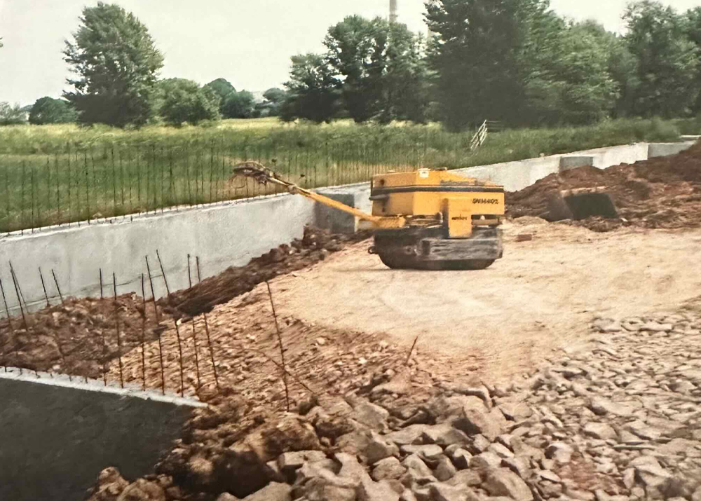 Juli 1992 – Der Bau der zweiten Lagerhalle beginnt